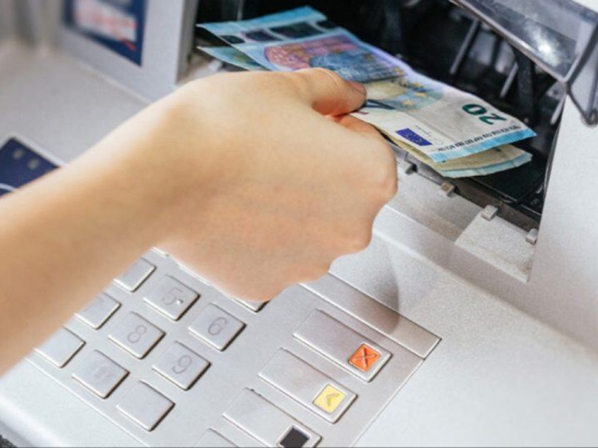 ΑΝΑΣΤΑΤΩΜΕΝΟΙ ΧΙΛΙΑΔΕΣ ΕΛΛΗΝΕΣ: ΛΑΘΟΣ ΜΕ ΤΟ ΔΩΡΟ ΧΡΙΣΤΟΥΓΕΝΝΩΝ ΠΟΥ ΠΗΡΑΝ – ΠΟΤΕ ΘΑ ΕΠΙΣΤΡΑΦΟΥΝ ΤΑ ΧΡΗΜΑΤΑ