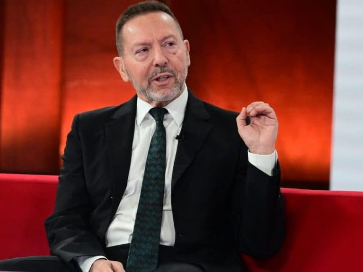 Στουρνάρας στο Econostream: «Σωστά ρυθμισμένα» τα επιτόκια αλλά οι κίνδυνοι παραμένουν