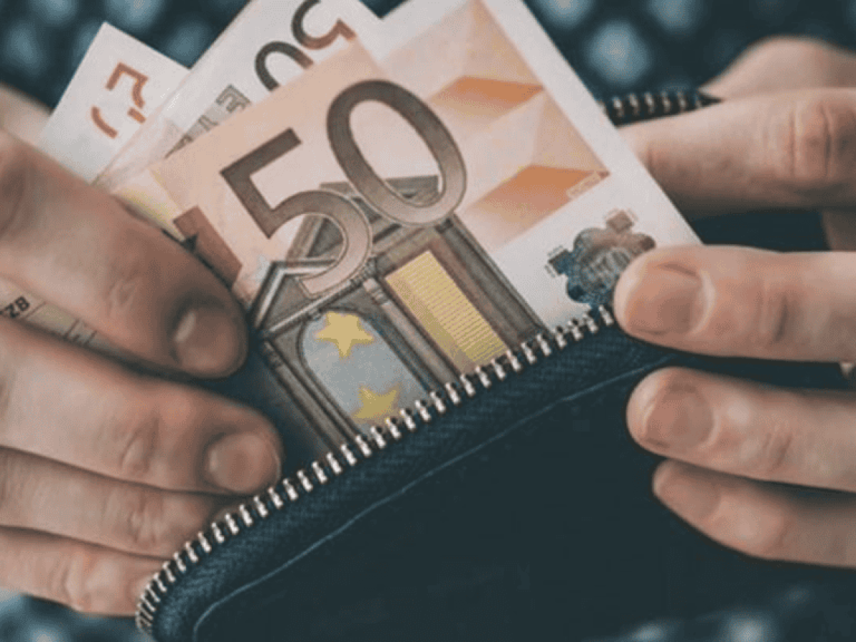 Κοινός τραπεζικός λογαριασμός: Τι γίνεται με τα χρήματα αν πεθάνει ένας καταθέτης