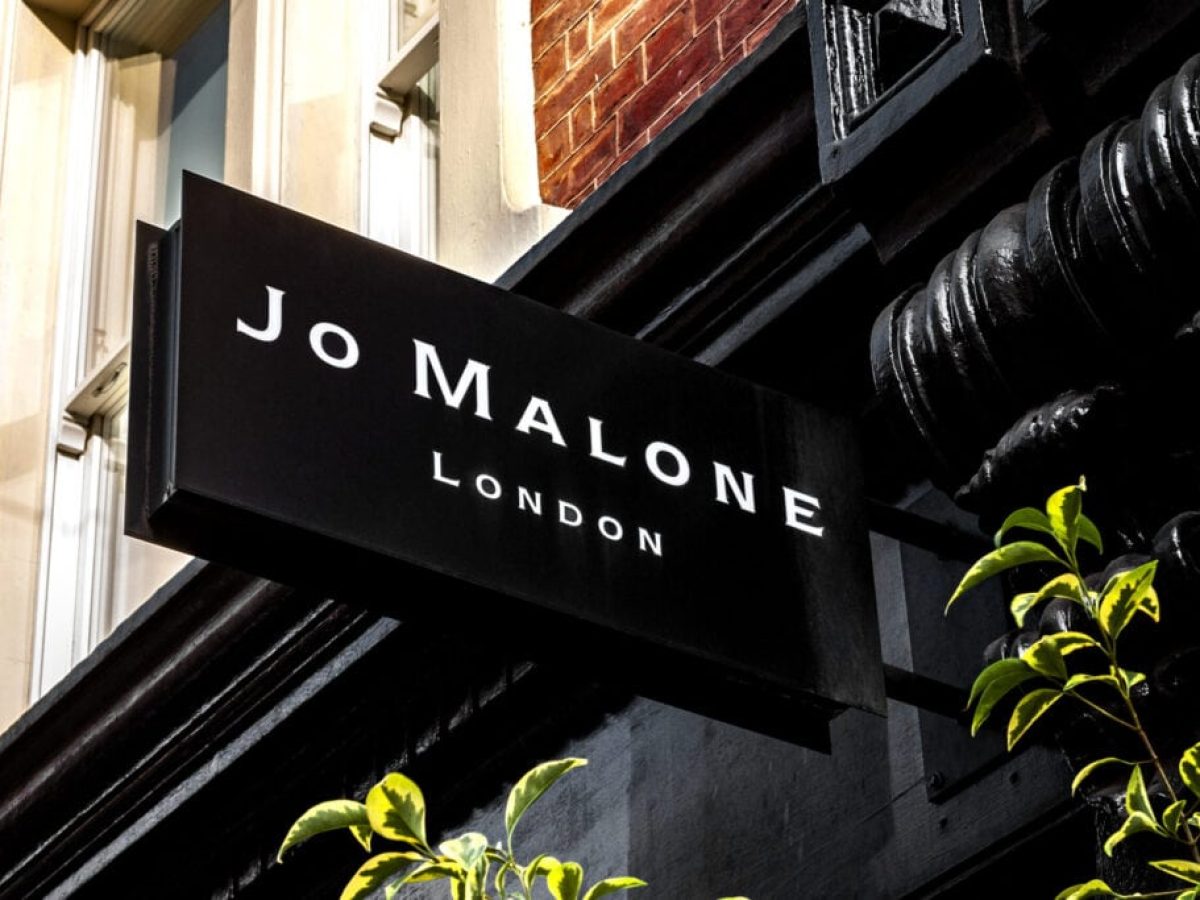 Η γυναίκα που έμαθε τις επιχειρήσεις στα τραπέζια του πόκερ και δημιούργησε μια αυτοκρατορία καλλυντικών που εξαγόρασε η Estée Lauder