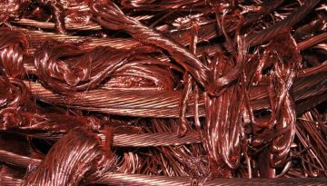 Καλπάζει ο χαλκός, πάνω από 12.000 δολάρια