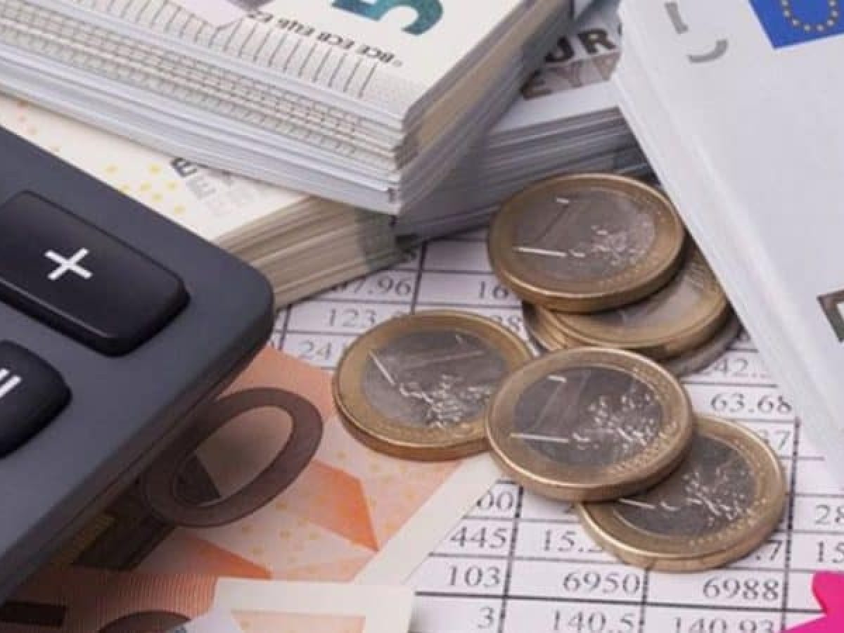 Ασφαλιστικές εισφορές: Τι αλλάζει για ελεύθερους επαγγελματίες και αγρότες