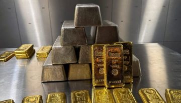 Ιστορικό υψηλό για τον χρυσό: Ξεπέρασε τα 4.400 δολάρια με άνοδο άνω του 2% – Ρεκόρ και για το ασήμι