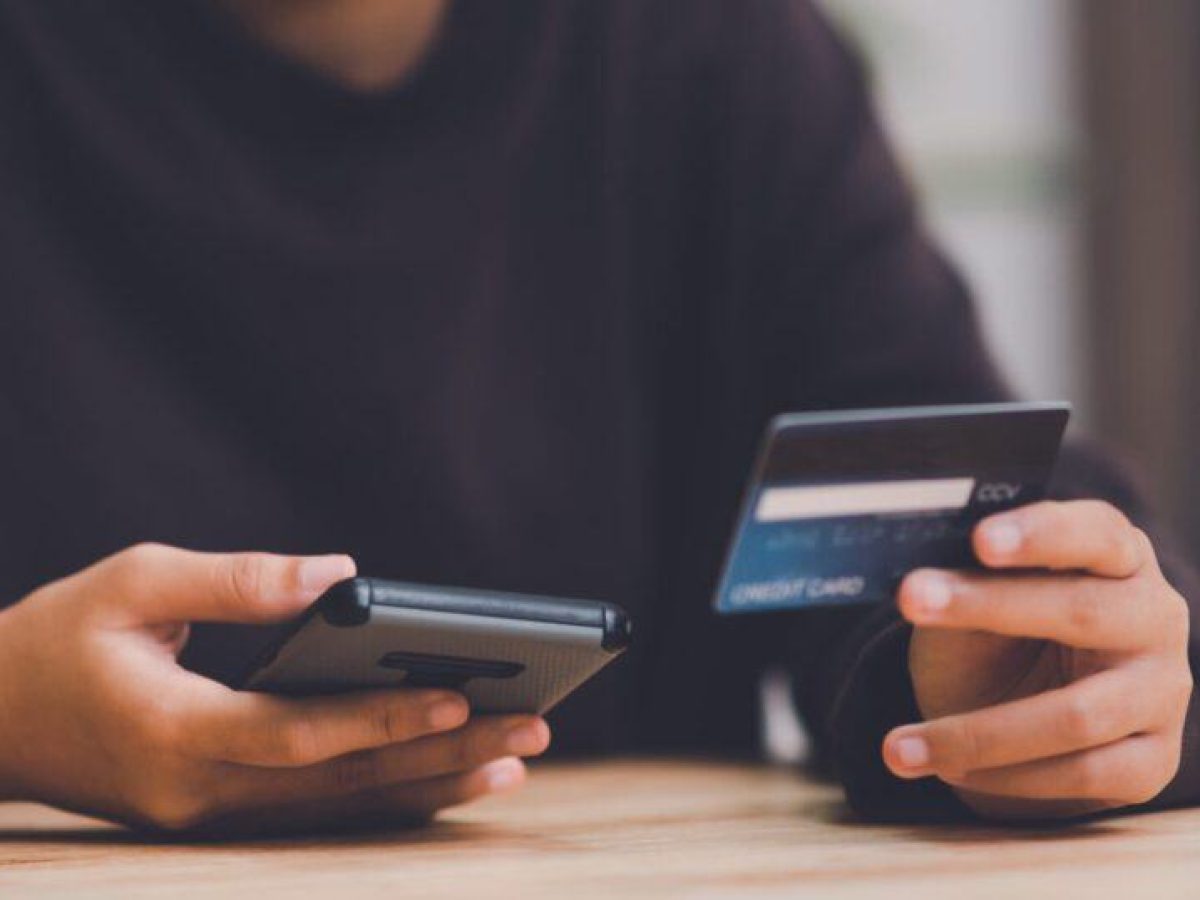 Οκτώ στους δέκα Έλληνες αγοράζουν από online πλατφόρμες χωρών εκτός ΕΕ