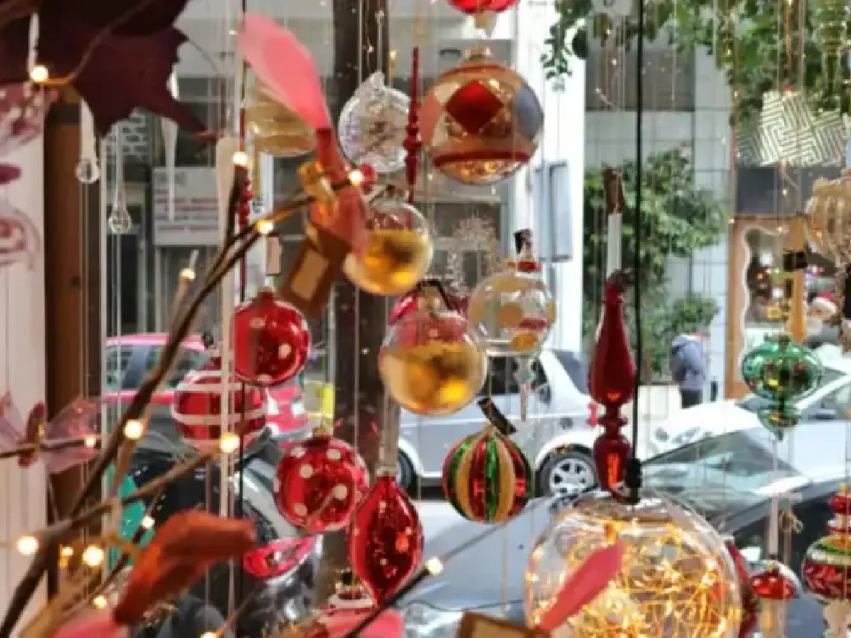 Πάτρα: Σε mood Χριστουγέννων η αγορά, το ωράριο των καταστημάτων
