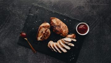 Xριστουγεννιάτικο τραπέζι κόστος 2025: Πίνακας με τις τιμές των προϊόντων