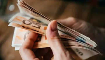 ΕΦΚΑ: Δύο ταχυτήτων οι αποδοχές – Ποιος είναι ο μέσος μισθός στις μεγάλες επιχειρήσεις και ποιος στις μικρότερες