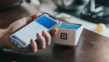 POS, IRIS και myDATA συρρίκνωσαν τη φοροδιαφυγή για το 2025: Τι συμβαίνει με το «κενό» ΦΠΑ