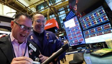 Wall Street: Με κέρδη έκλεισαν οι μετοχές στην αρχή της εορταστικής εβδομάδας – Ο S&P 500 καταγράφει τρίτη συνεχόμενη ημέρα κερδών