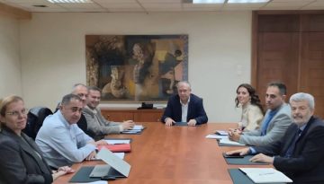Συνάντηση Θεοδωρικάκου με εκπροσώπους των φορέων οδικών μεταφορών