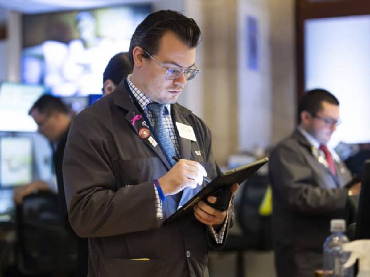 Wall Street: Ήπιες κινήσεις με φόντο την πίεση στις μετοχές AI