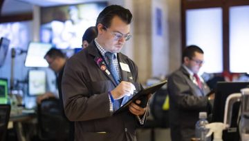 Wall Street: Ήπιες κινήσεις με φόντο την πίεση στις μετοχές AI