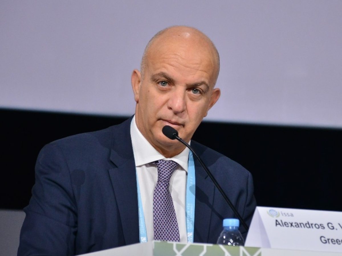 Σε αναμονή οι ιδιώτες σύμβουλοι στη μάχη των ληξιπρόθεσμων οφειλών προς τον ΕΦΚΑ – Στα 50,7 δισ. ευρώ το χρέος