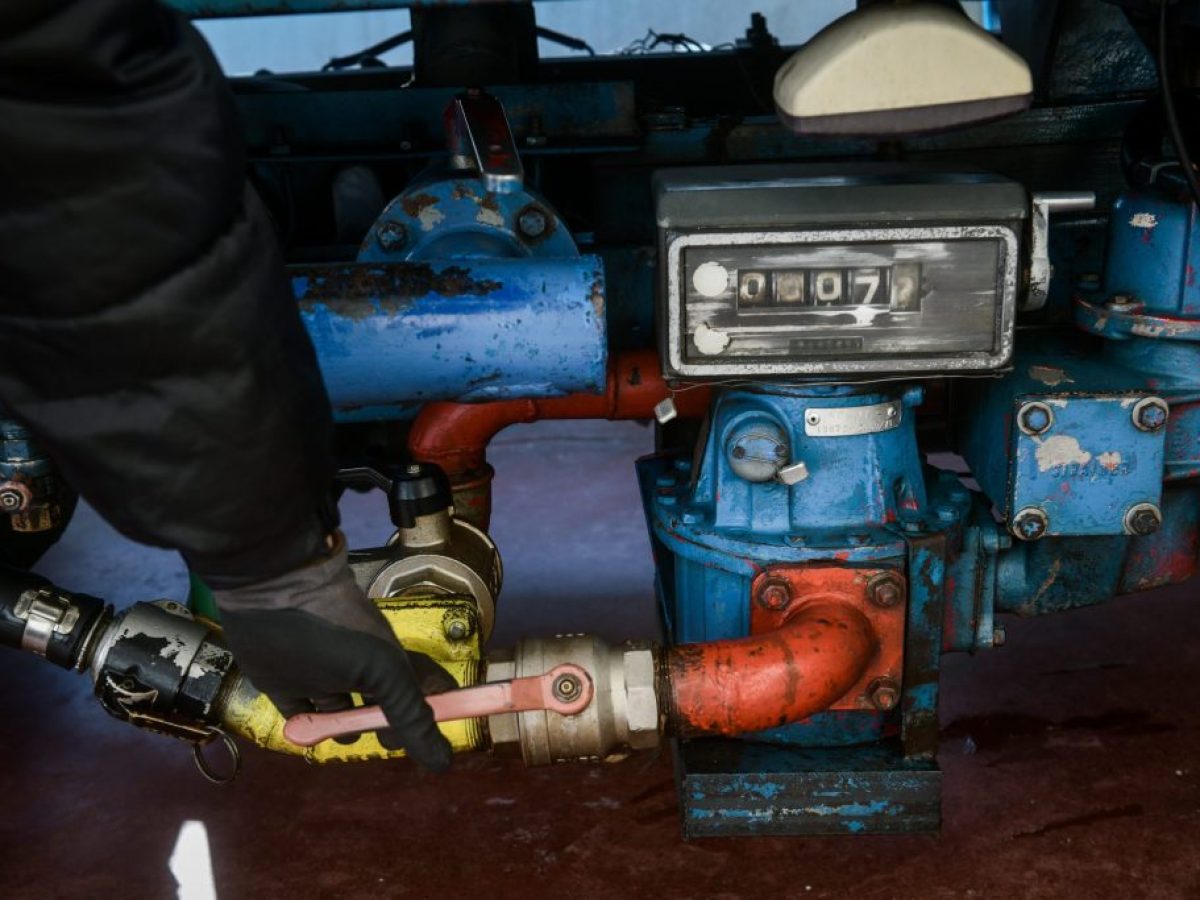 «Αγριεύει» ο χειμώνας – Πόσο κοστίζει σήμερα το πετρέλαιο θέρμανσης και τα καυσόξυλα