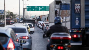 ΑΑΔΕ: Πρόστιμα σε περίπου 790.000 ιδιοκτήτες οχημάτων για τα τέλη κυκλοφορίας του 2026