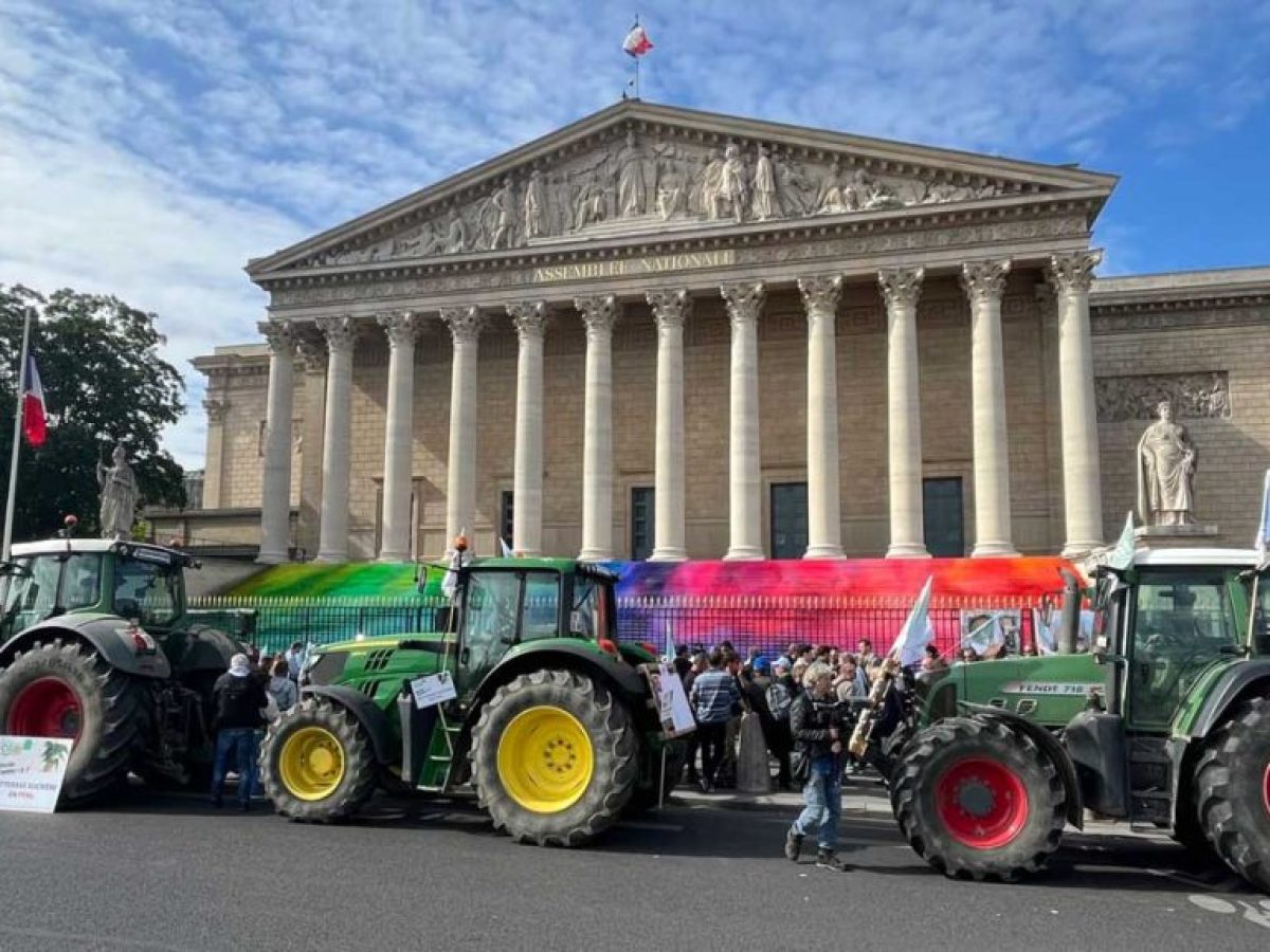 Παρίσι: Ξανά στους δρόμους οι αγρότες ενάντια στην Mercosur