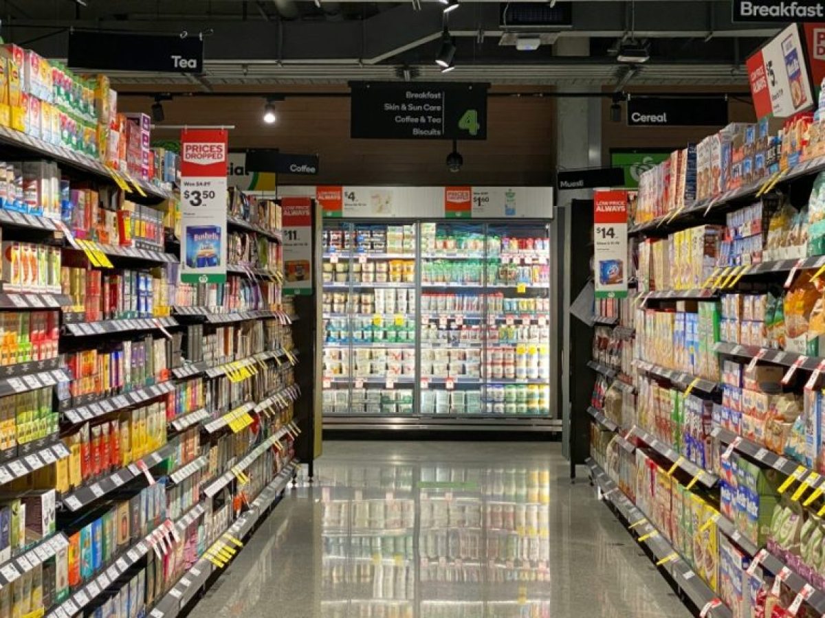 ΕKT: Γιατί επιμένει ο πληθωρισμός τροφίμων στην Ευρώπη – Οι παράγοντες που οδηγούν σε αυξήσεις τιμών, στα ύψη καφές και σοκολάτα