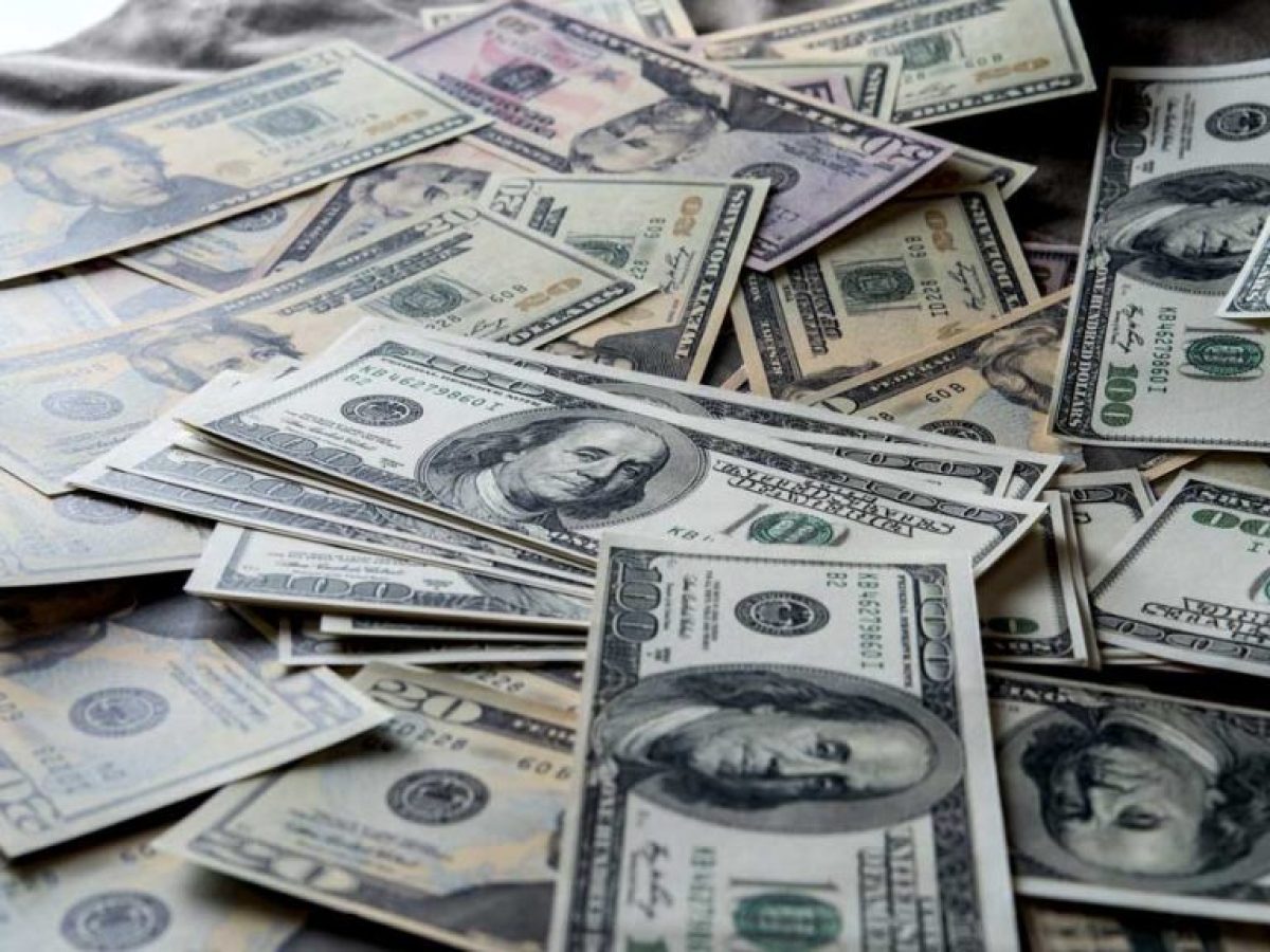 Oxfam: Η αύξηση ρεκόρ του πλούτου των δισεκατομμυριούχων απειλεί τη δημοκρατία