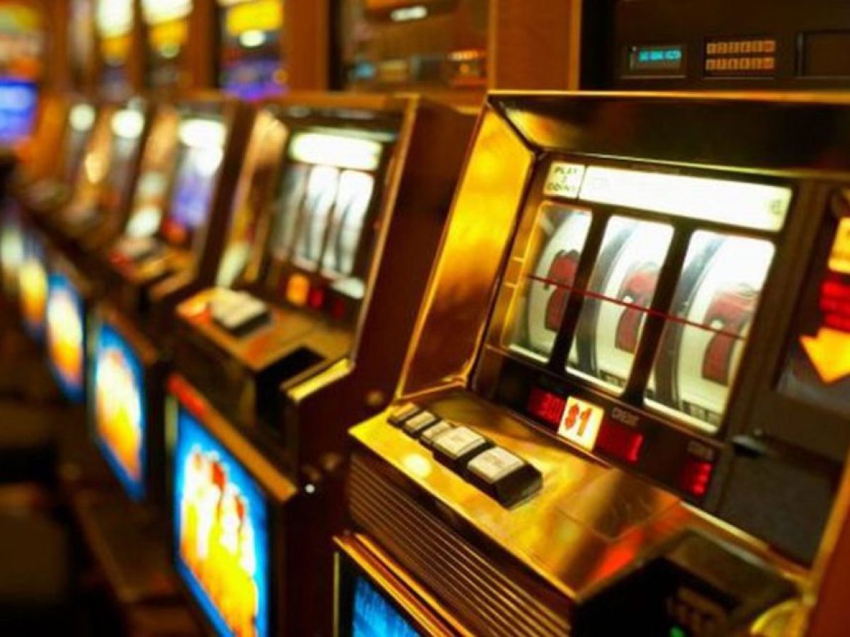 Φυλακή και βαριές «καμπάνες» για παράνομο τζόγο – Τι προβλέπει το νομοσχέδιο που ετοιμάζει το υπουργείο Οικονομικών