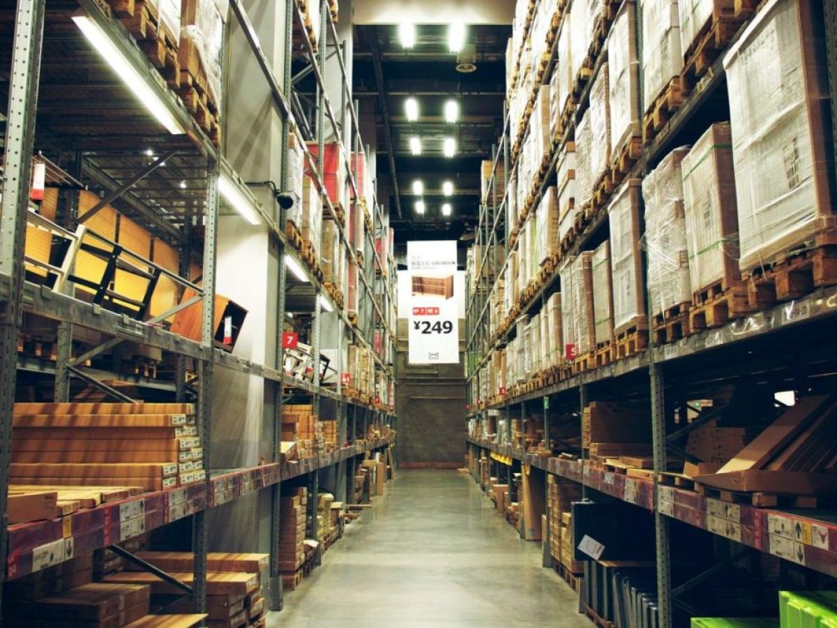 Στη σκιά Amazon και Temu η IKEA – Η δυσκολότερη περίοδος στην ιστορία της