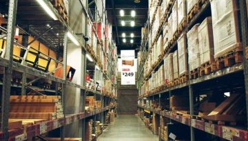 Στη σκιά Amazon και Temu η IKEA – Η δυσκολότερη περίοδος στην ιστορία της