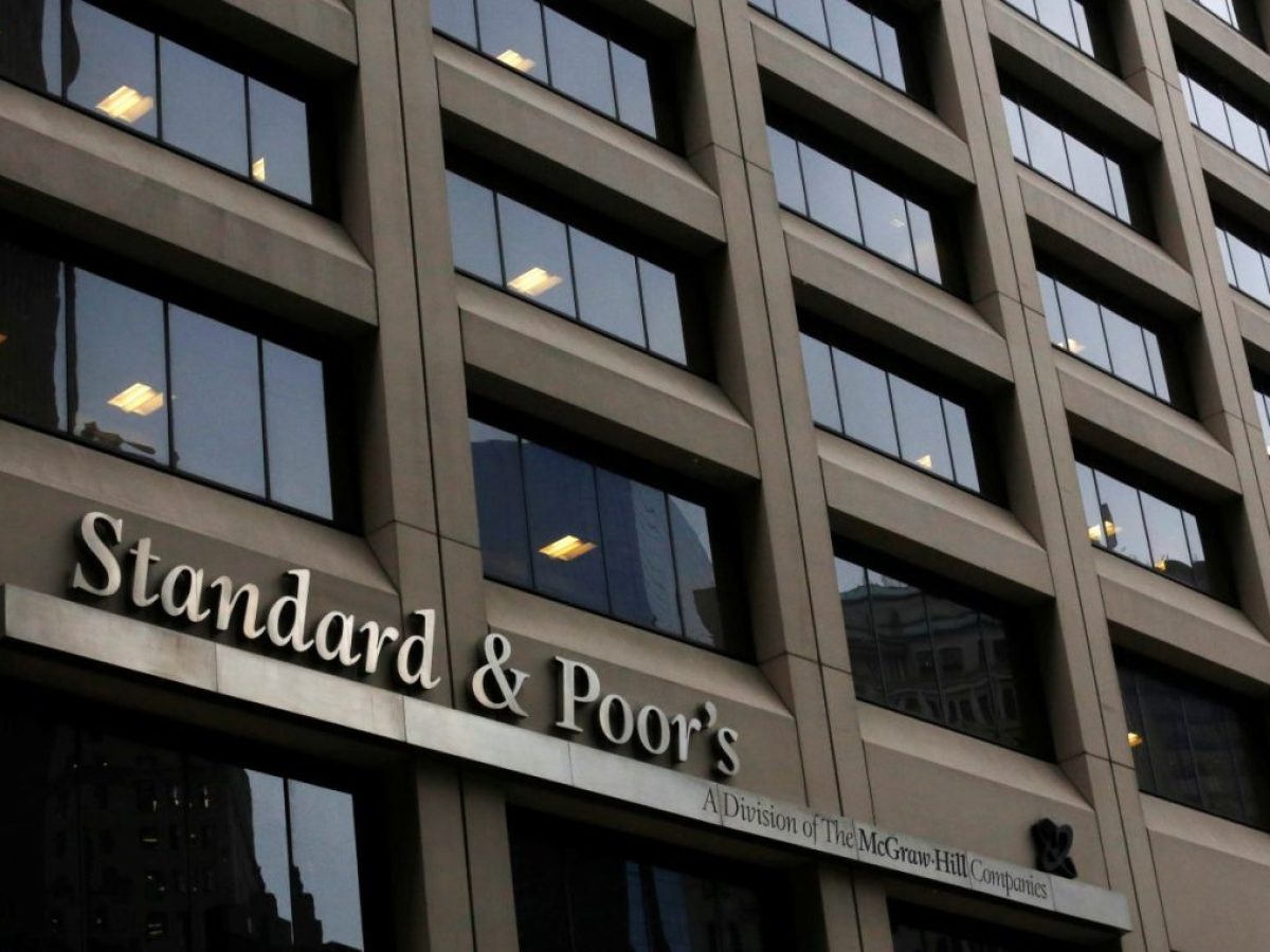 S&P: Θετικές προοπτικές ανάπτυξης για την Ελλάδα – Το καμπανάκι