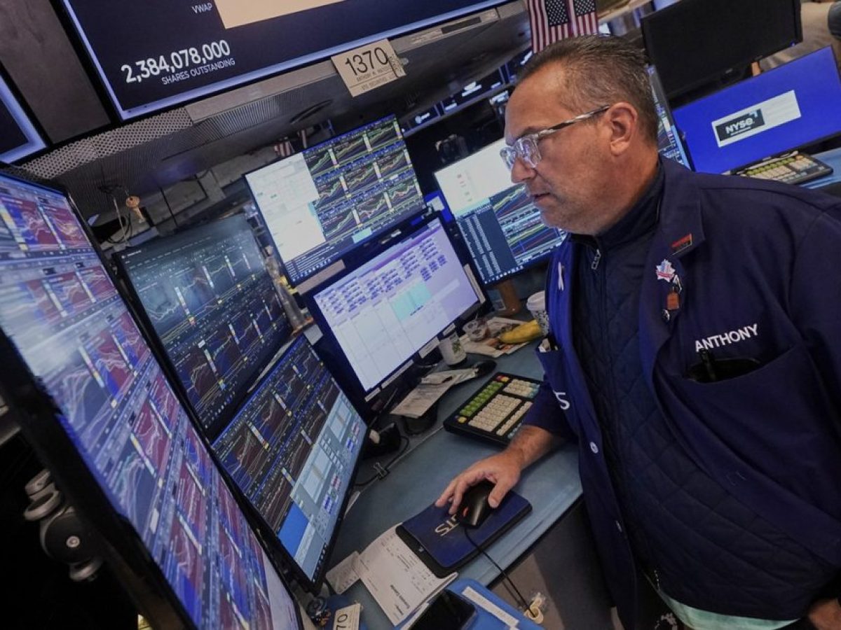 Στον «πάγο» το ράλι των μετοχών στη Wall Street – Υποχώρησαν τα futures του S&P 500 και Dow Jones