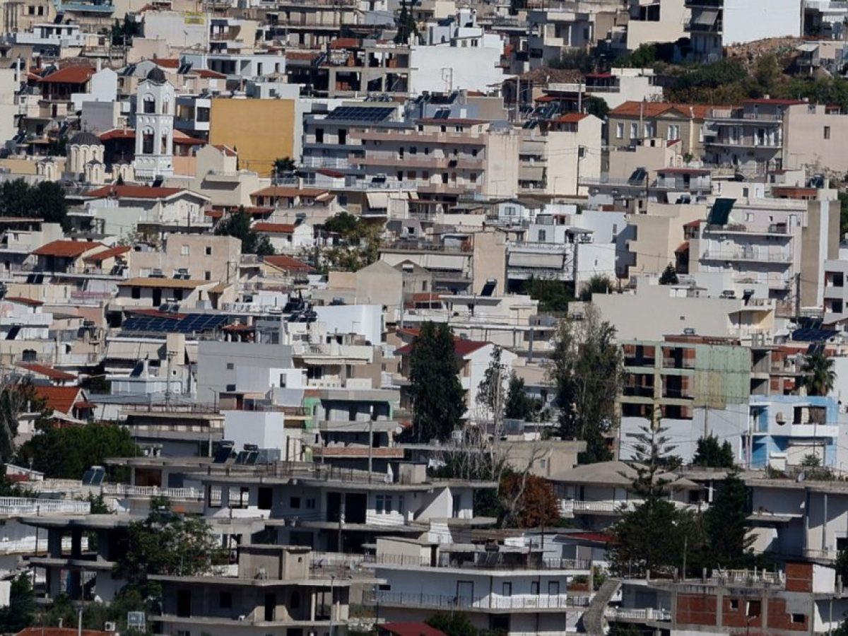 Γιατί οι τιμές κατοικιών συνεχίζουν να ανεβαίνουν, παρά την επιβράδυνση της αγοράς και το φρένο εισοδημάτων