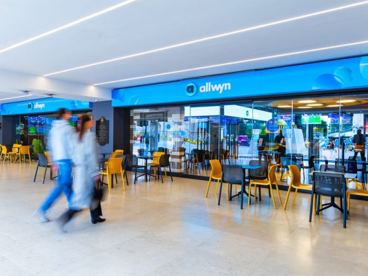 Η εποχή της Allwyn ξεκινά για το δίκτυο των καταστημάτων του ΟΠΑΠ