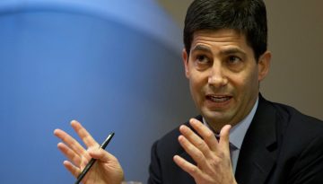 ΗΠΑ: Ο Τραμπ προτείνει τον Κέβιν Γουόρς για την προεδρία της FED