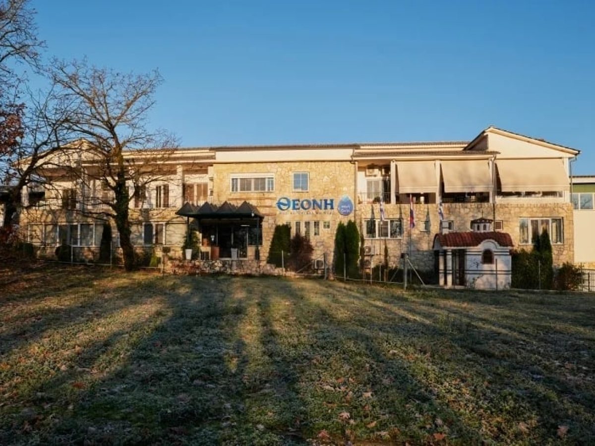 ΘΕΟΝΗ: Επένδυση στην πρόληψη με αντιμικροβιακή επιχάλκωση επιφανειών αφής