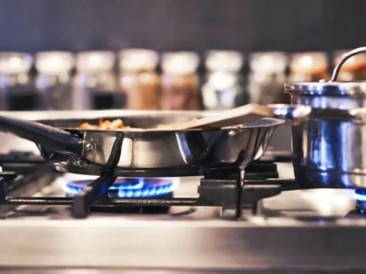 Οι «σωστές πλευρές στην Ιστορία» πληρώνονται πολύ ακριβά – Αύξηση στην τιμή του φ.α. κατά 36%!