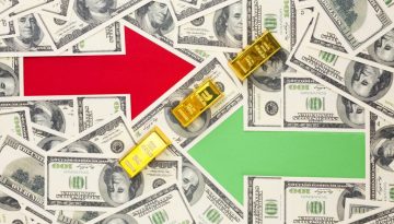 Ο χρυσός έσπασε το φράγμα των 5.000 δολαρίων, εν μέσω περιδίνησης του δολαρίου