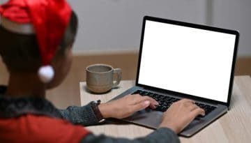 Πώς η εποχιακή και η remote εργασία κρατούν όρθιους τους εικοσάρηδες την περίοδο των γιορτών