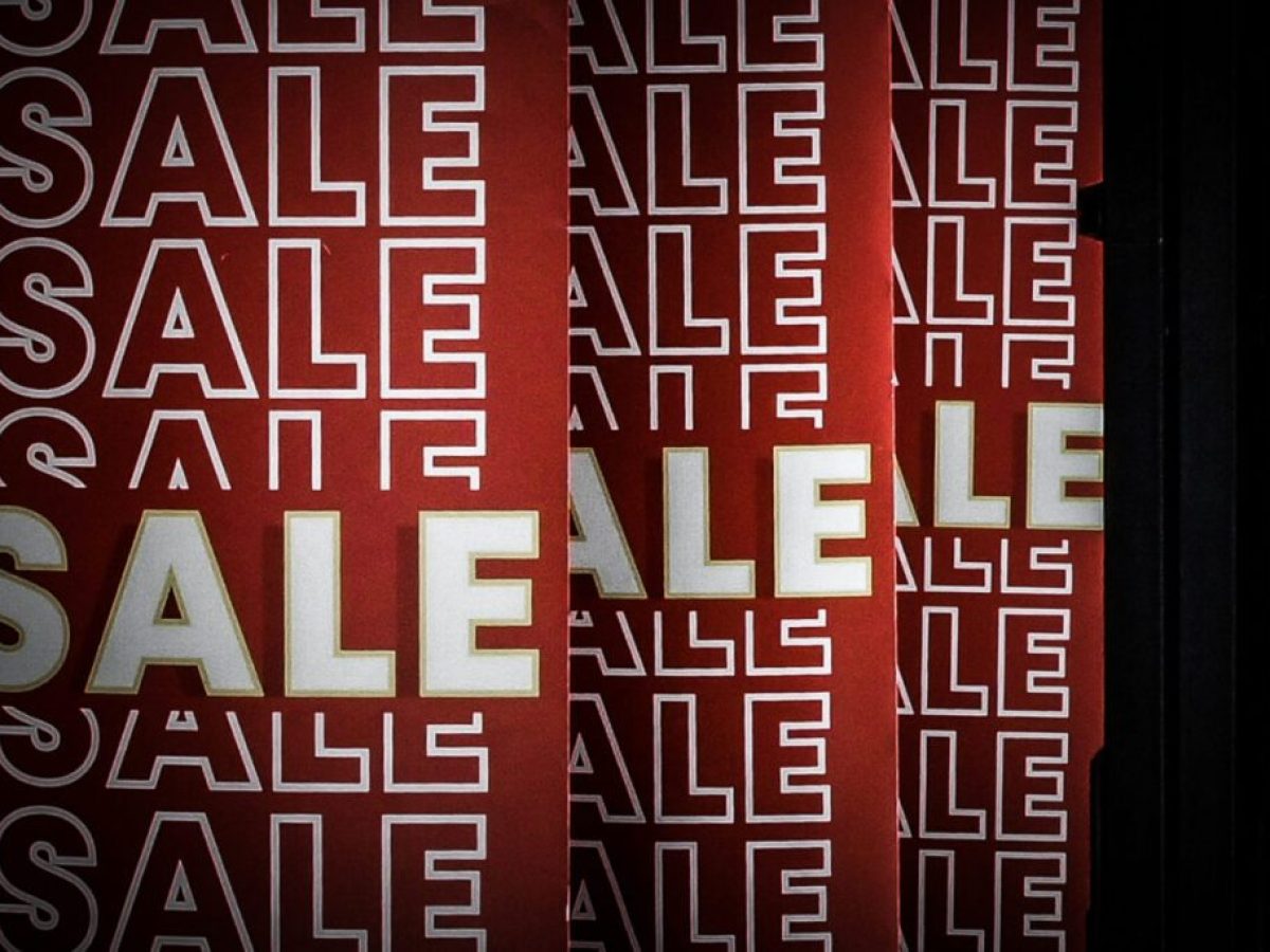 Ξεκινούν αύριο οι χειμερινές εκπτώσεις – Στόχος τζίρου άνω των 6 δισ. ευρώ