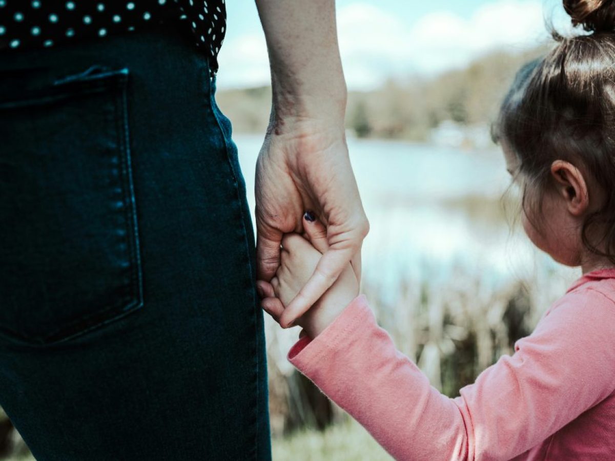 Είσαι άνεργη μητέρα; Μέσα στο μήνα ανοίγει πρόγραμμα για 10.000 προσλήψεις
