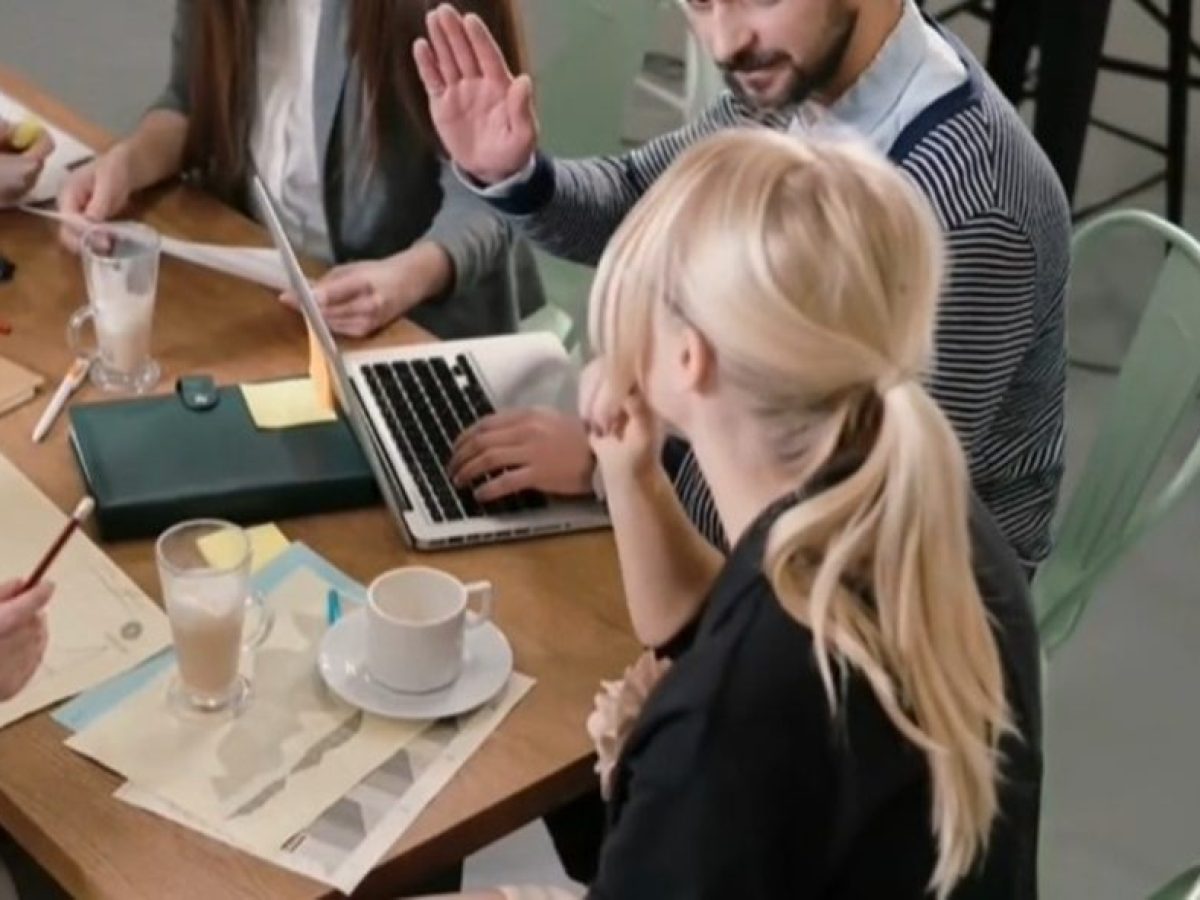 ΔΥΠΑ: Ξεκινά το πρόγραμμα για άνεργες μητέρες συνολικού ύψους 100 εκατ. ευρώ – Μέσω gov.gr οι αιτήσεις