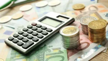 ΦΠΑ στην Ελλάδα: Οι υψηλοί συντελεστές, οι εξαιρέσεις και το βάρος στους οικονομικά ευάλωτους