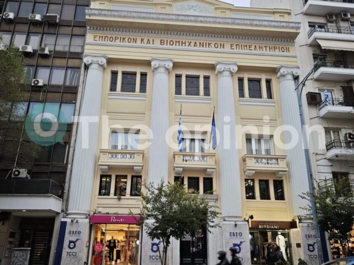 Καταργείται το τέλος στιγμιαίας χρήσης των πεζοδρομίων