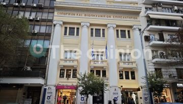 Καταργείται το τέλος στιγμιαίας χρήσης των πεζοδρομίων