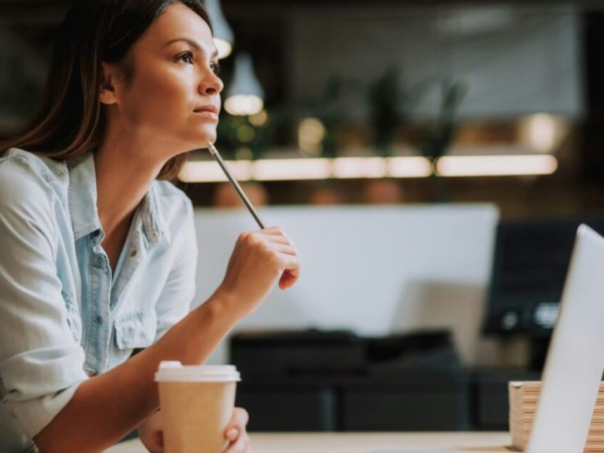 Το μισθολογικό χάσμα στην Ελλάδα – Γιατί οι γυναίκες συνεχίζουν να πληρώνονται λιγότερο