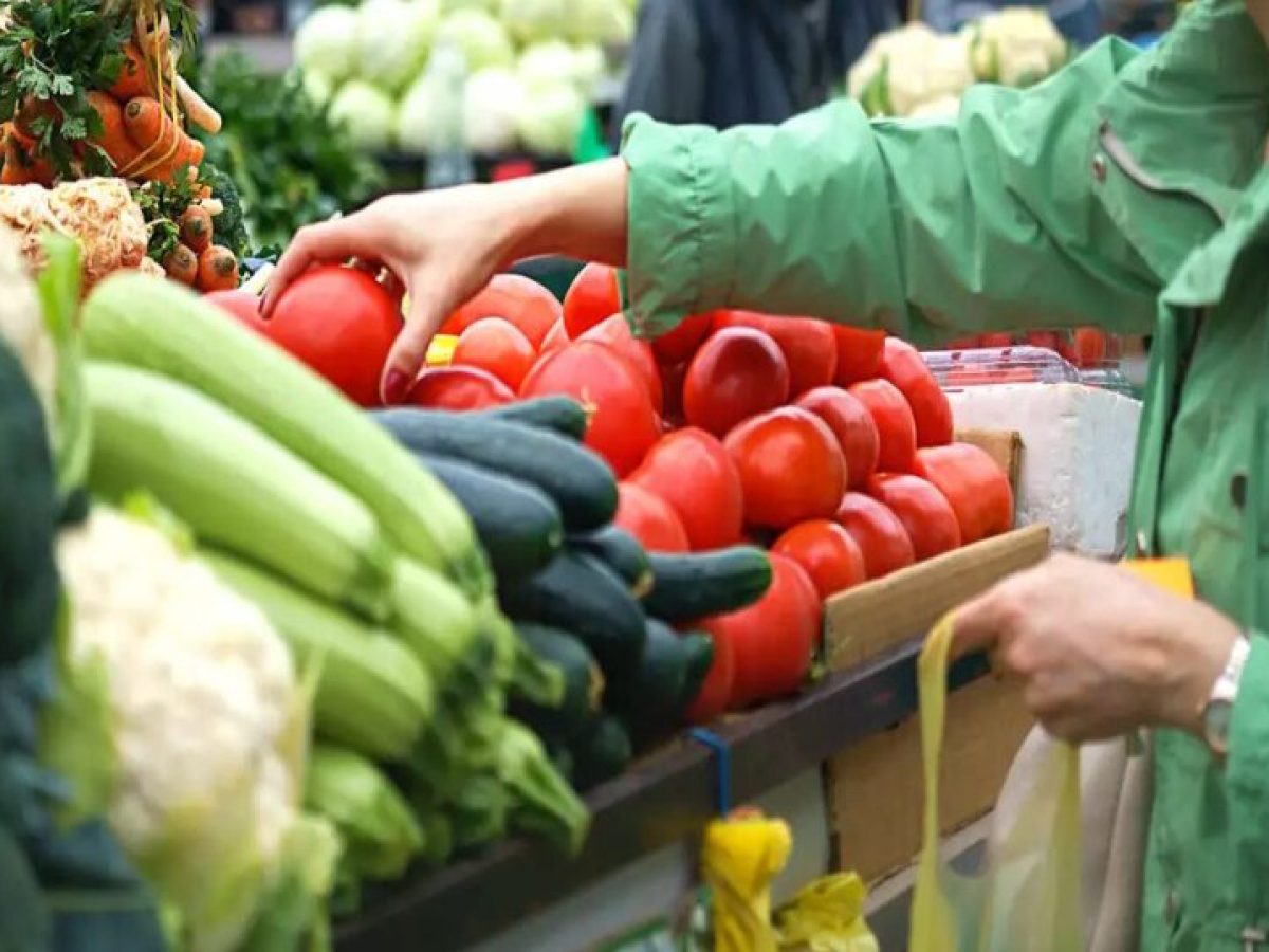 Λαϊκές Αγορές: Σε διάλογο με το επιτελείο Πιερρακάκη οι Ομοσπονδίες των πωλητών