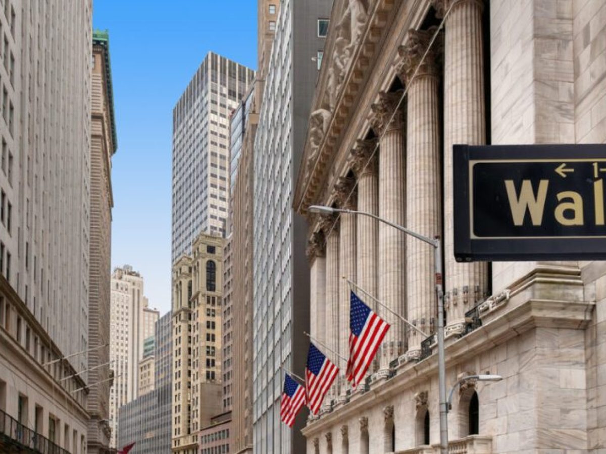 Wall Street: Στροφή των επενδυτών εκτός τεχνολογίας – Άνοδος για τον Dow Jones