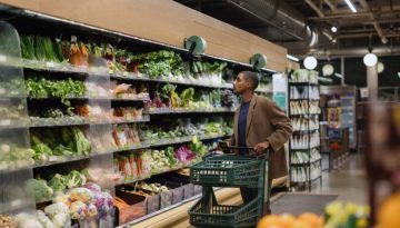 ΗΠΑ: Το καταναλωτικό κλίμα ανέρχεται σε υψηλό τεσσάρων μηνών