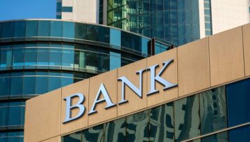 Πλεονέκτημα για τις ελληνικές τράπεζες βλέπει η Moody’s