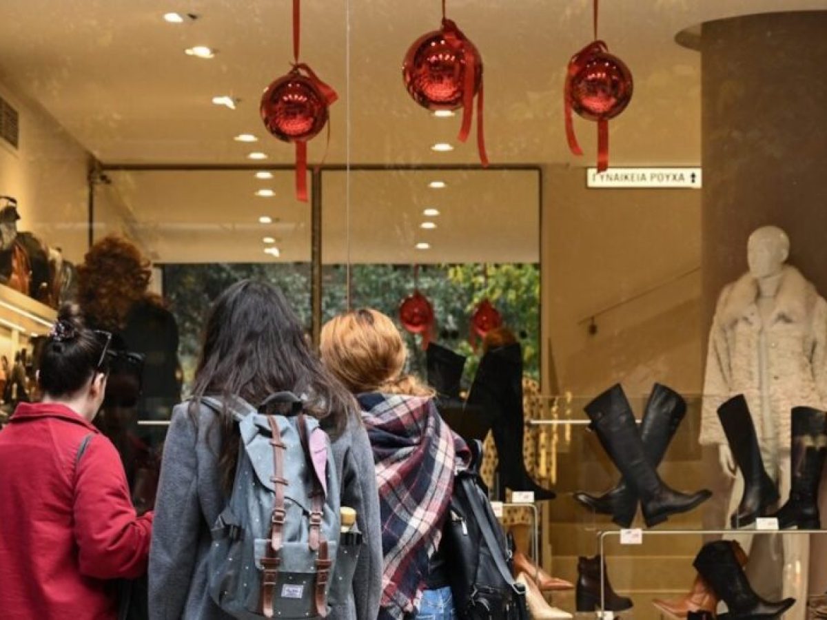 Οι έμποροι περιμένουν ανάσα από τις χειμερινές εκπτώσεις μετά την υποτονική εορταστική περίοδο