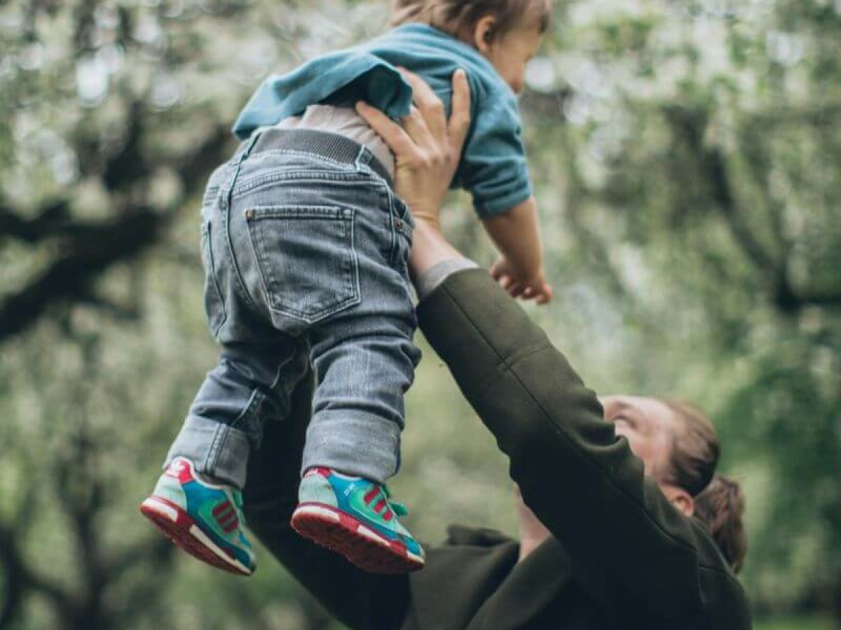 Νέα πληρωμένη άδεια 6 ημερών για μονογονείς στο Δημόσιο