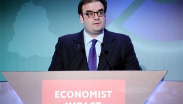 Πιερρακάκης στο Economist: Η ΕΕ σήμερα είναι αντιμέτωπη με δύο πειρασμούς