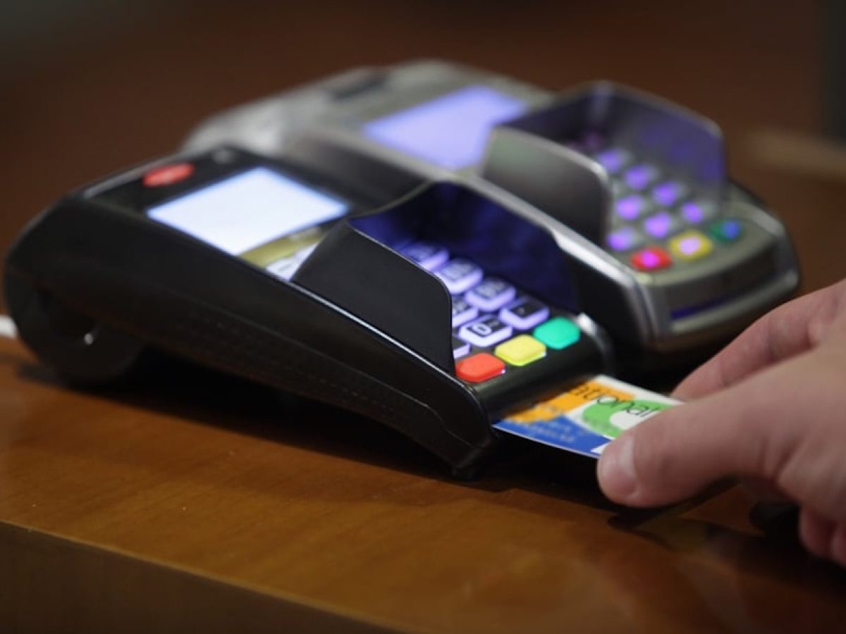 Σαφάρι ελέγχων σε επιχειρήσεις που δεν έχουν διασυνδεθεί με IRIS – Τα πρόστιμα