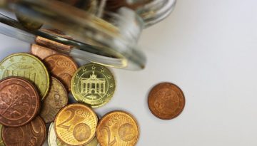 Το ευρώ ενισχύεται οριακά 0,03%, στα 1,1612 δολάρια